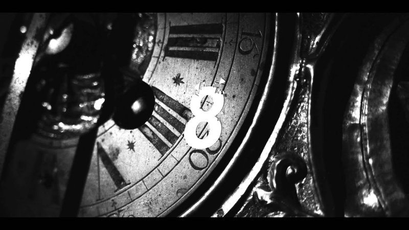 Черно белые старинные часы