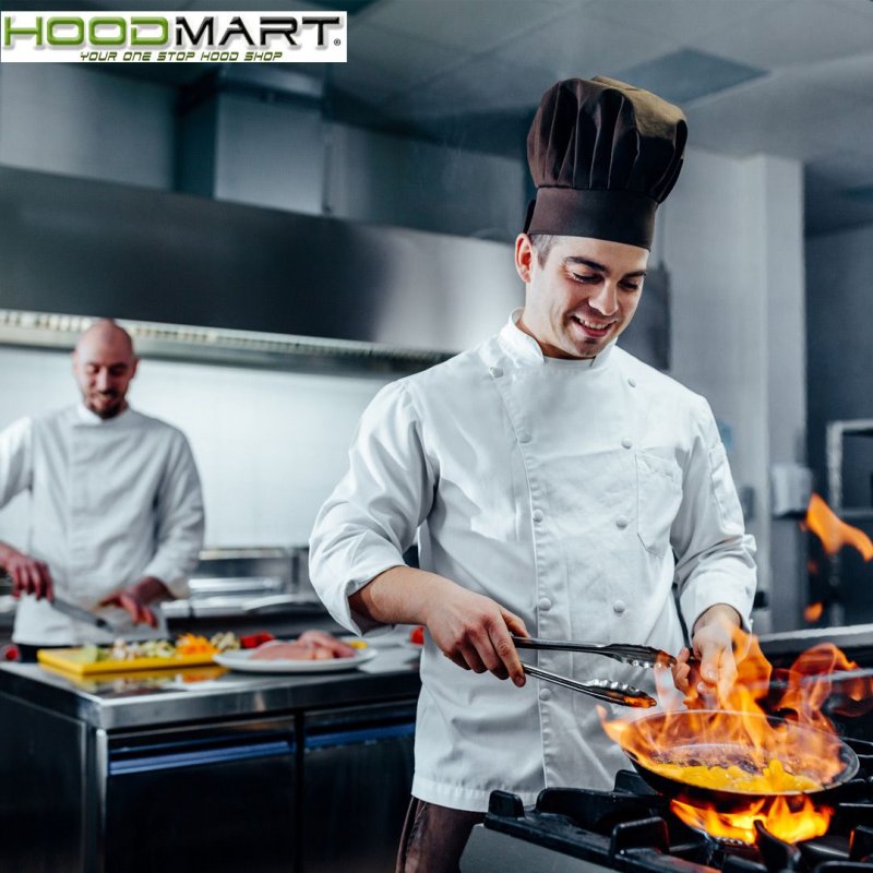 Красивый повар