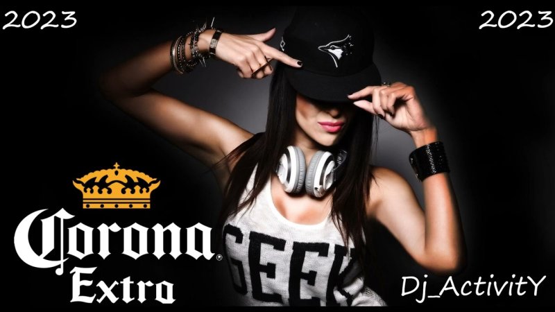 Девушка диджей брюнетка