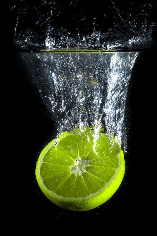 Лайм на темном фоне