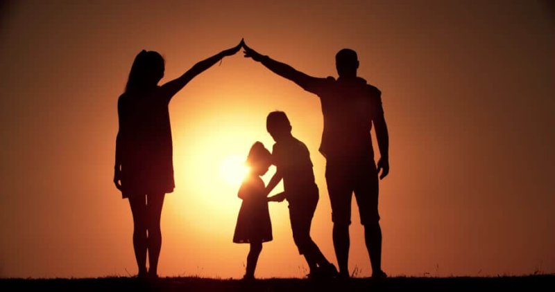 Силуэт счастливой семьи