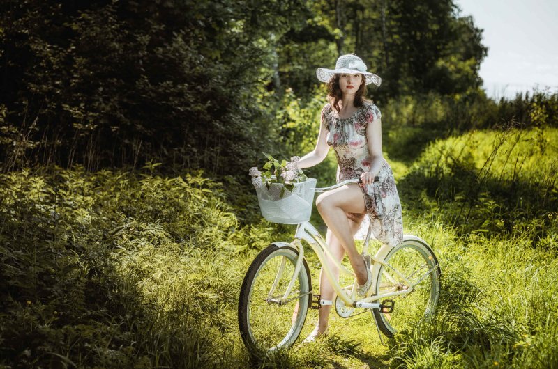 Фотосессия с велосипедом на природе