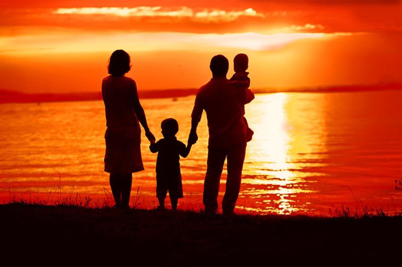 Семья с двумя сыновьями