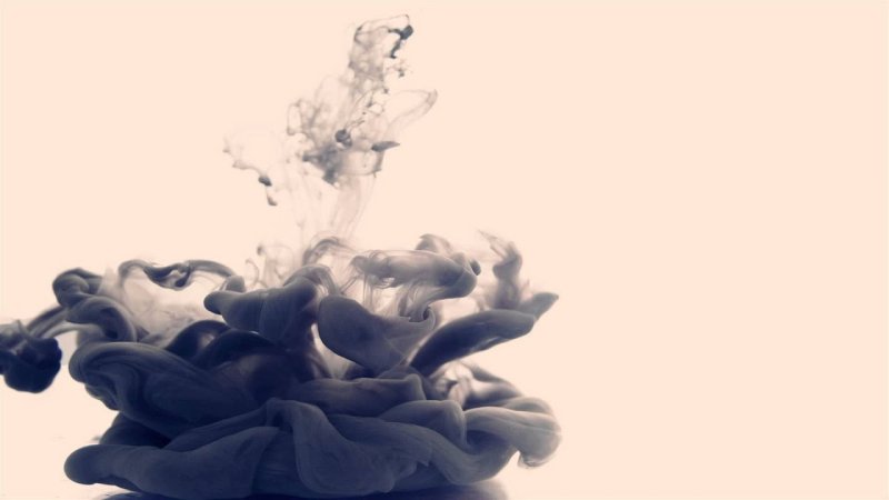 Разводы краски в воде