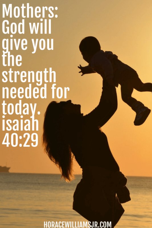 Красивая мама с ребенком