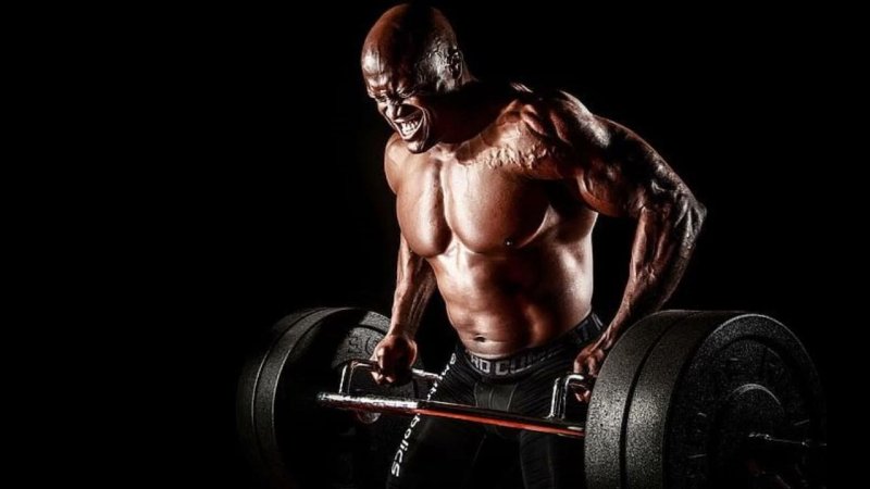 Спортсмен со штангой