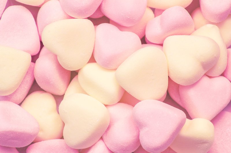 Сладости на розовом фоне