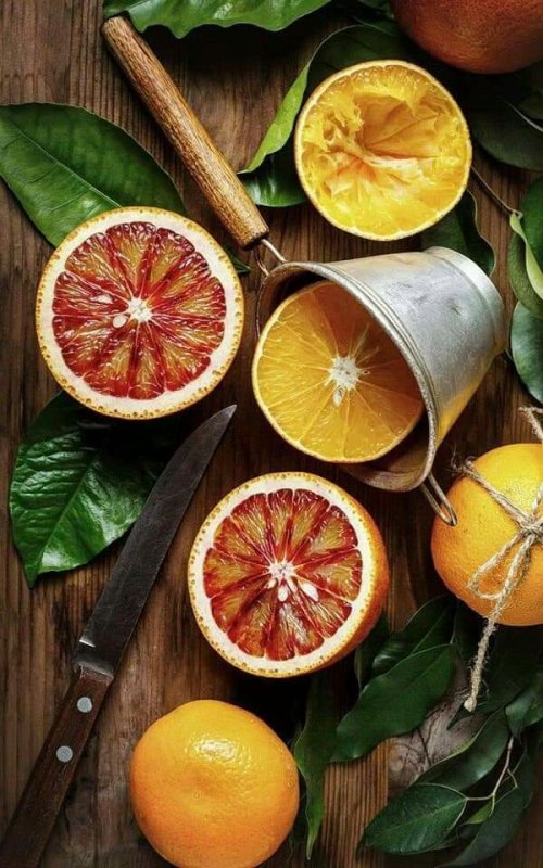 Апельсин на столе