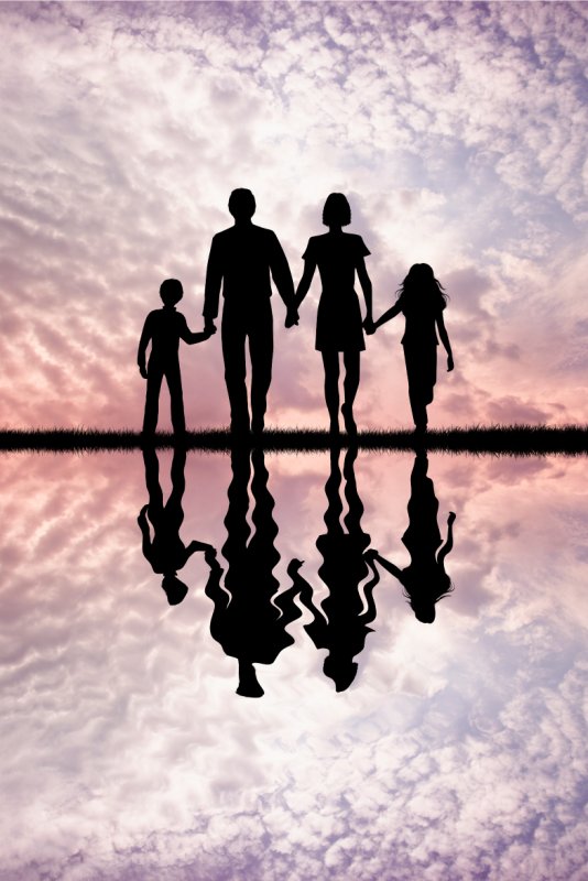 Силуэт семьи с тремя детьми