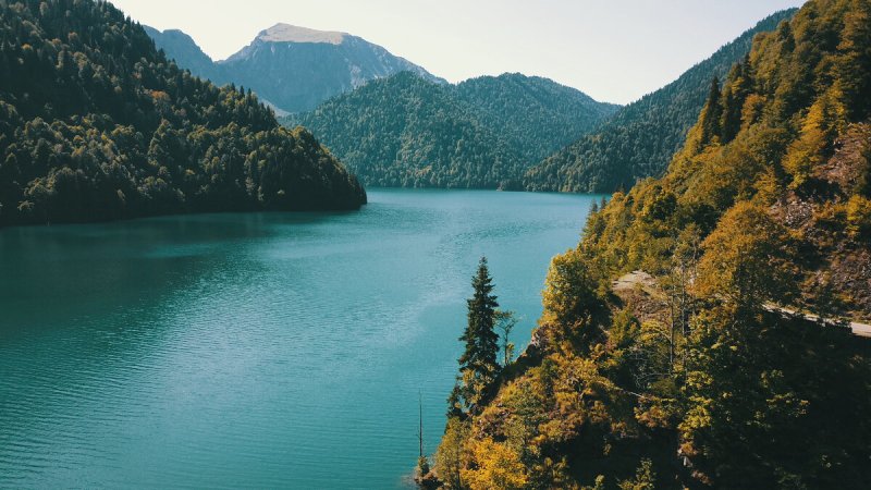 Высокогорное озеро Рица