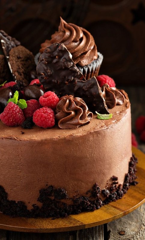 Красивый шоколадный торт