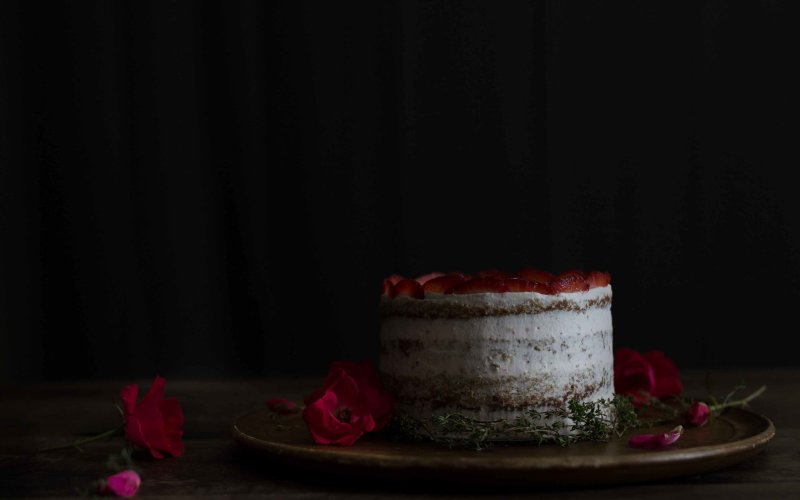 Десерты на черном фоне