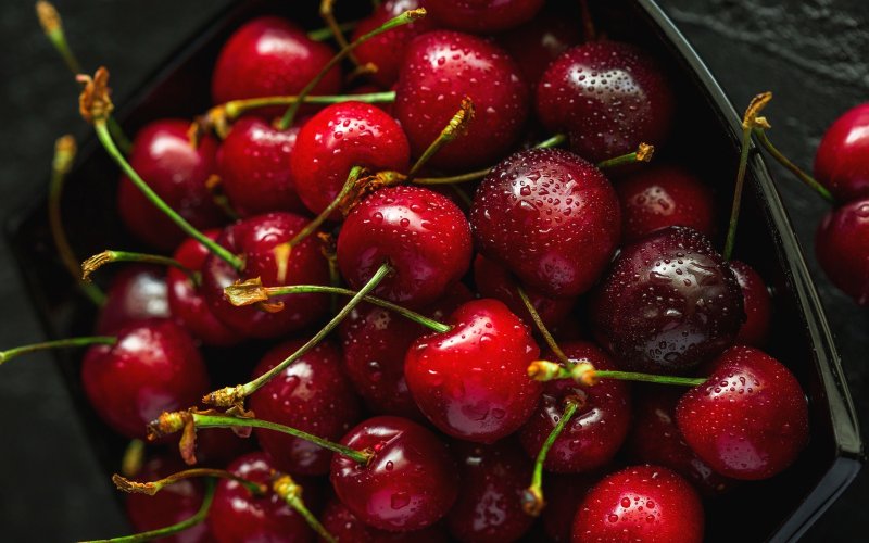 Ягоды вишня и черешня