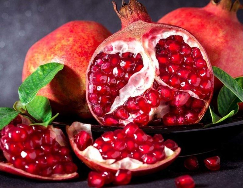 Красивый гранат