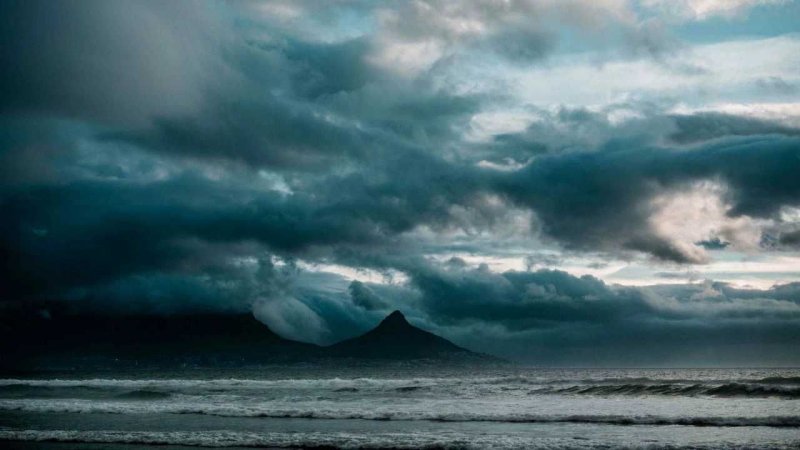 Пасмурное море