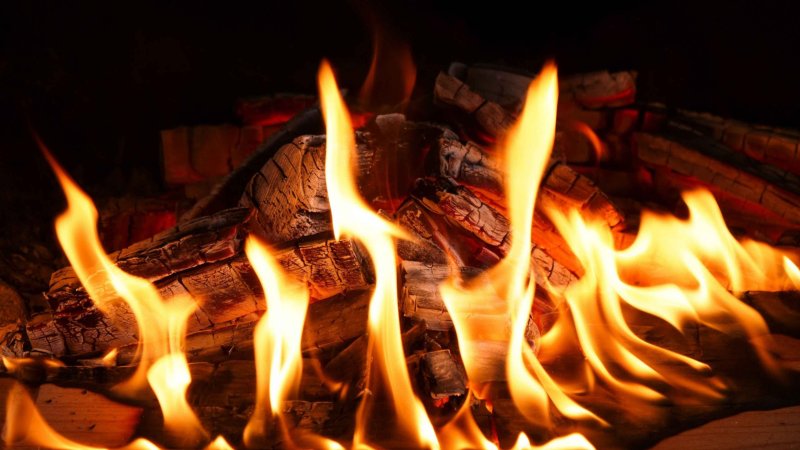Горящий камин