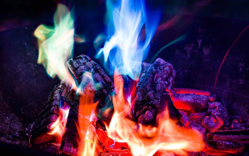 Разноцветный огонь