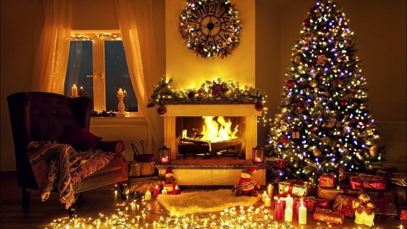 Новогодняя комната с камином