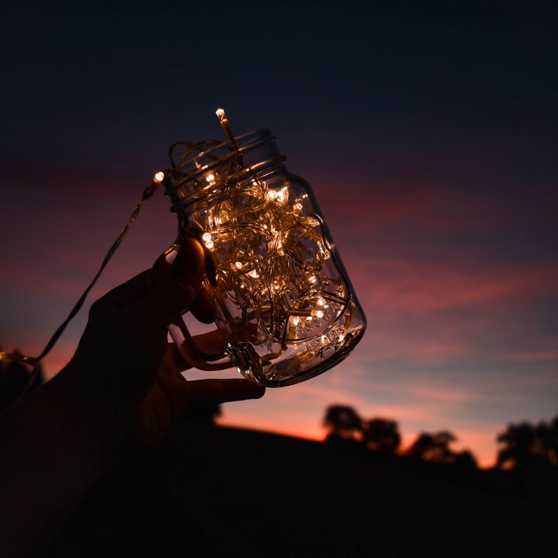 Гирлянда в руках