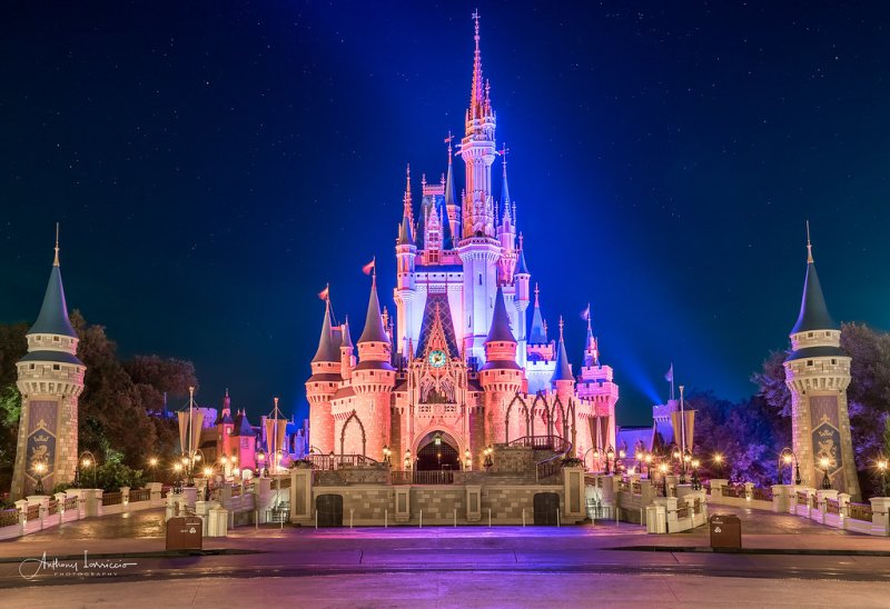 Уолт Дисней замок