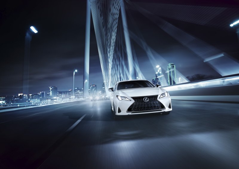 Lexus es350 f Sport белый