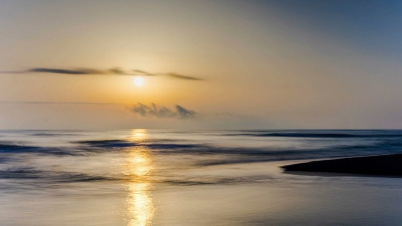 Рассвет над морем