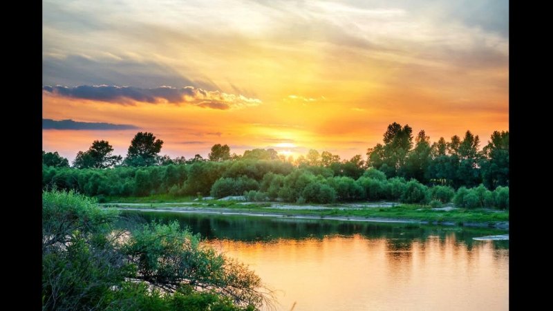 Закат на реке