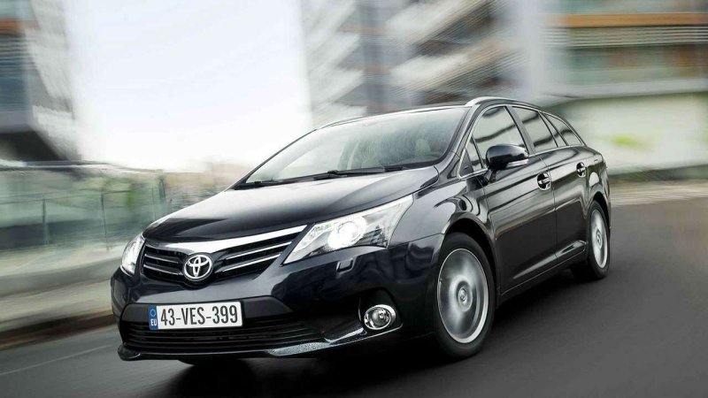 Тойота Авенсис универсал 2011