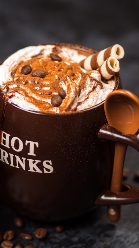 Чашка кофе и шоколад