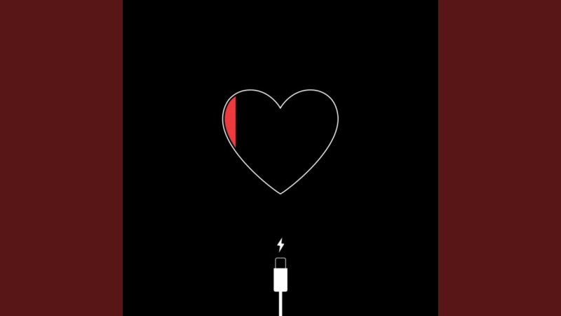 Сердечко на чёрном фоне обои