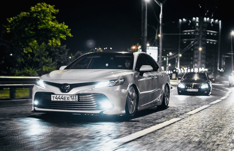 Toyota Camry xv70 ночью