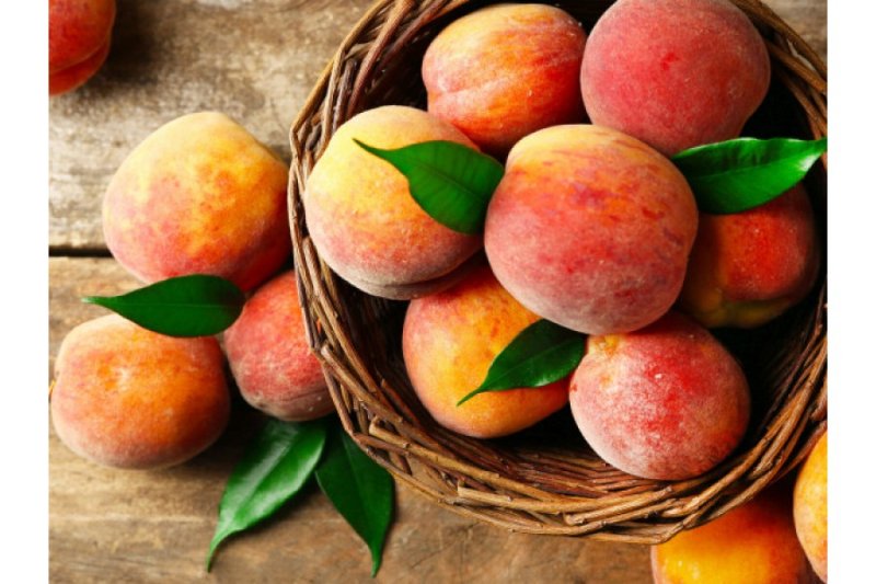 Вышивка персики