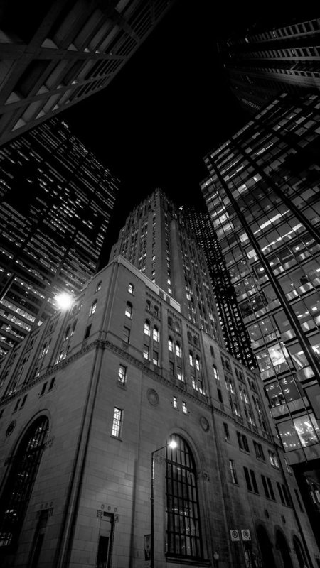 Черное здание