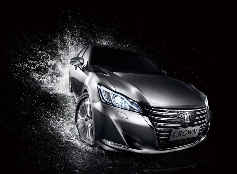 Тойота Crown 2015