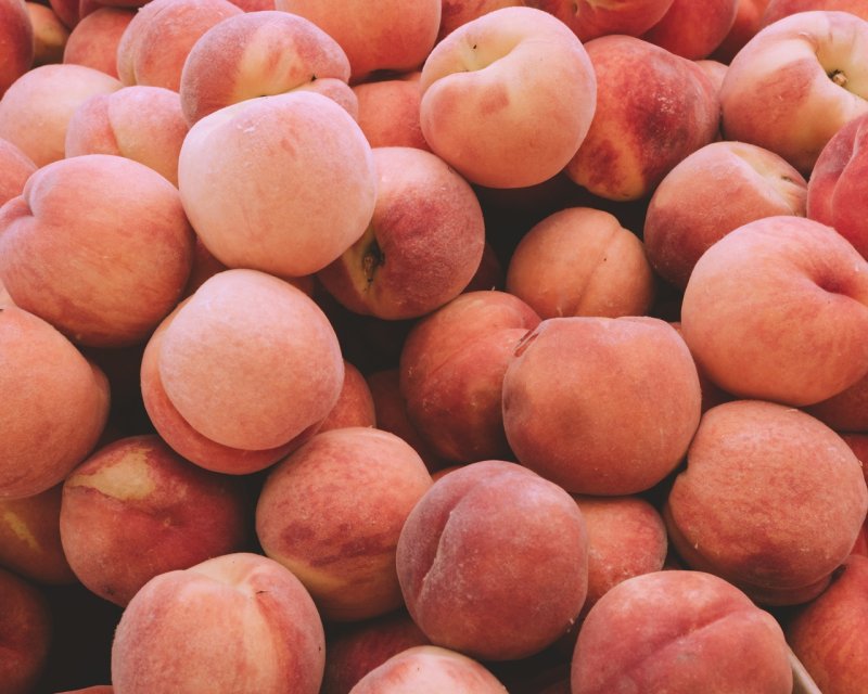 Розовый персик