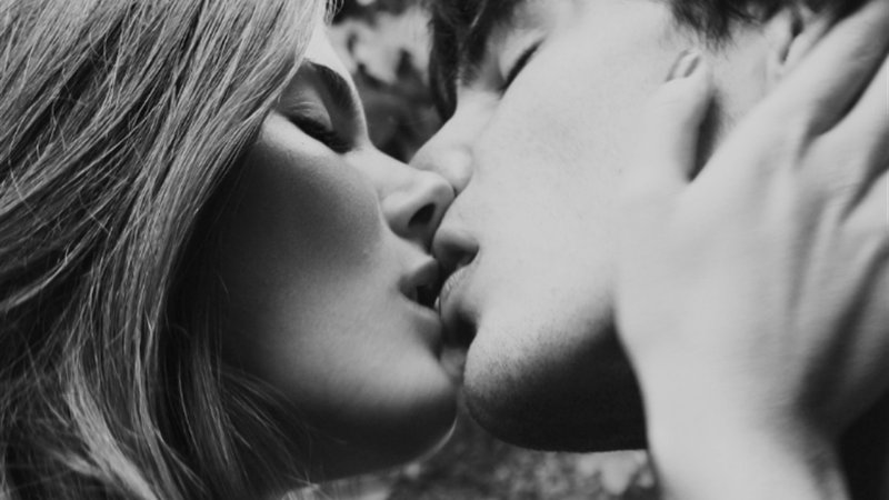 Любовный поцелуй