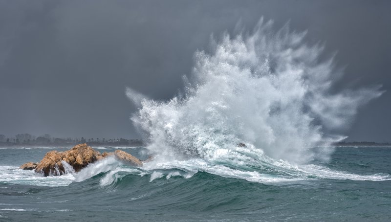 Шторм в Средиземном море