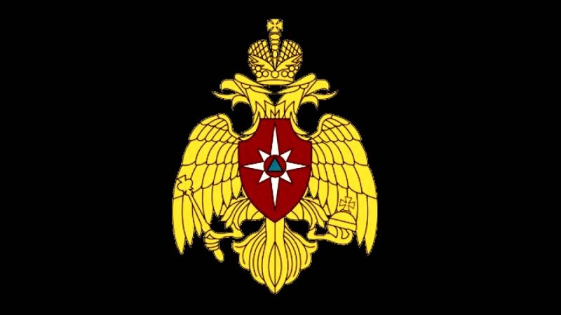 Логотип МЧС на черном фоне