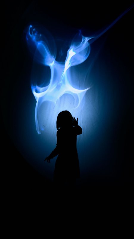 Заставки на телефон девушки темные