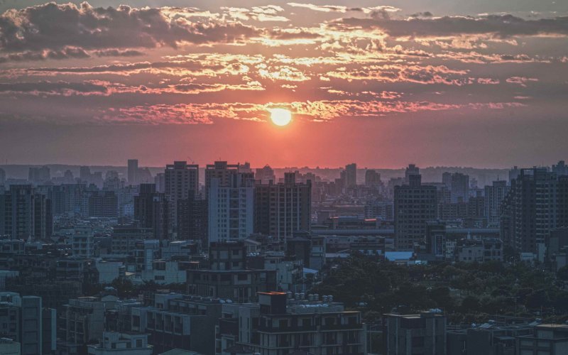 Закат над городом