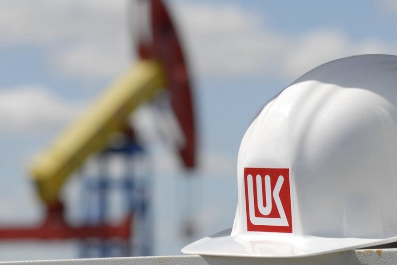 Каска Лукойл