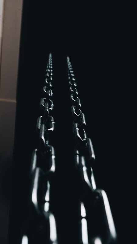 Обои цепи вертикальные