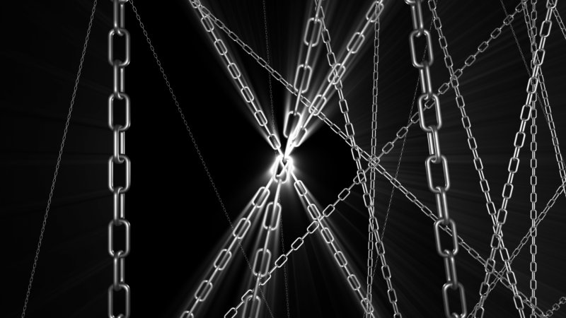 Цепи на черном фоне
