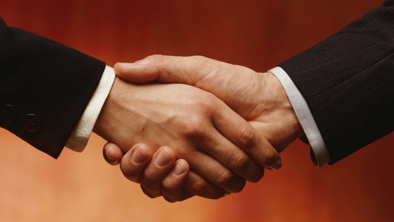 Дипломатическое рукопожатие