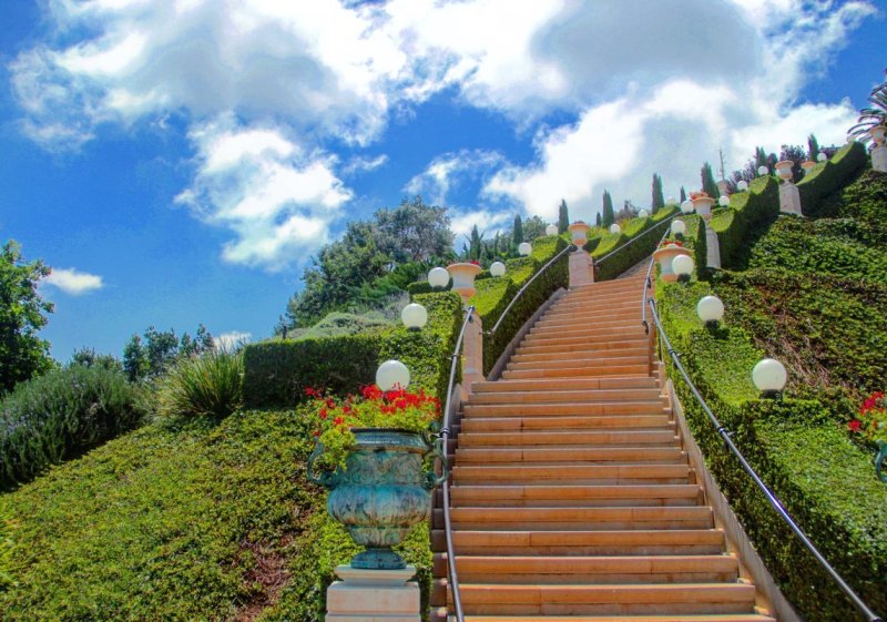 Красивая лестница вверх