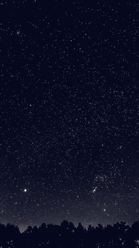 Темное небо со звездами