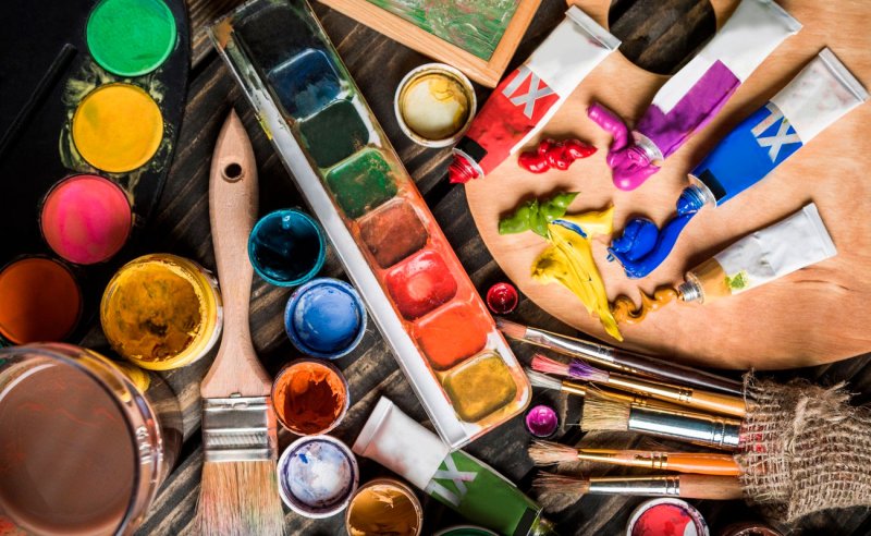 Кисти и краски