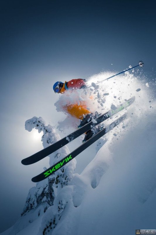 Спортивные лыжи