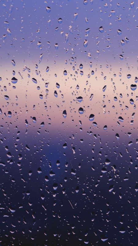 Капли на стекле