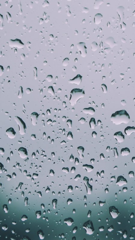 Капли дождя на стекле